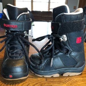 Burton unisex kids snowboarding boots size 12C